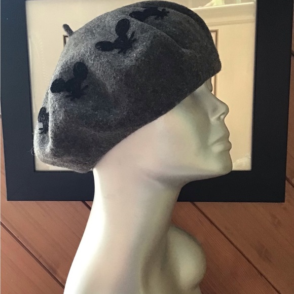 Great “Mickey Mouse” Embellished Beret - Picture 3 of 3